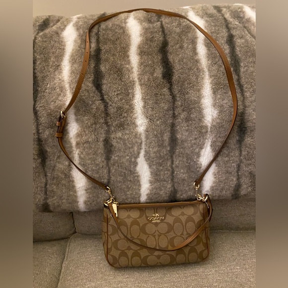 Coach Signature Crossbody - Picture 1 of 8